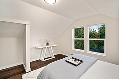 WHITE CENTER CRAFTSMAN